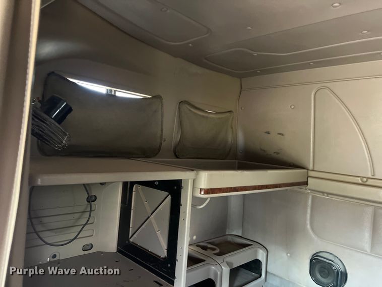 image for item DS3078 2007 International  9400i semi truck