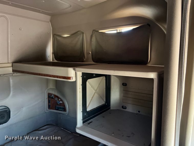 image for item DS3078 2007 International  9400i semi truck