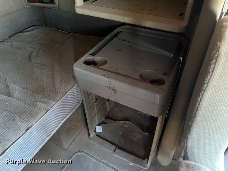 image for item DS3078 2007 International  9400i semi truck