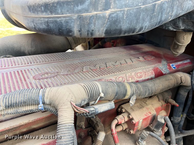 image for item DS3078 2007 International  9400i semi truck