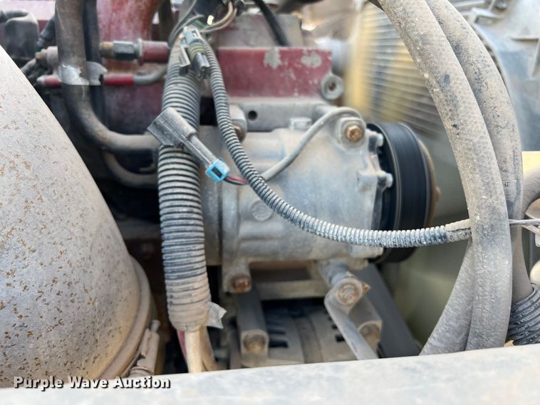 image for item DS3078 2007 International  9400i semi truck