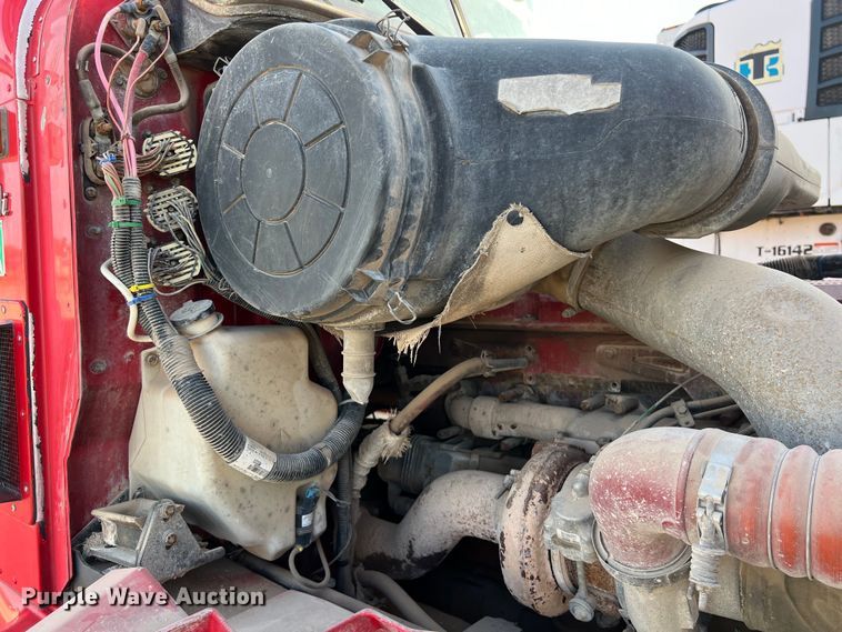 image for item DS3078 2007 International  9400i semi truck