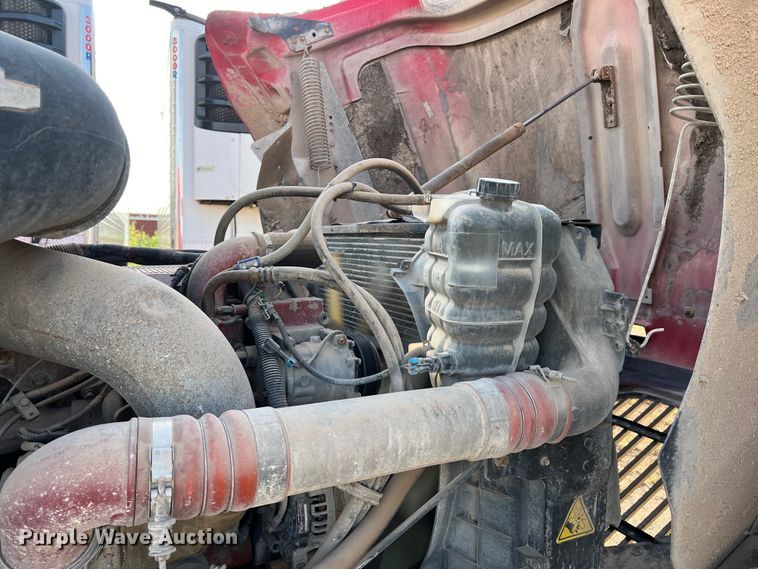 image for item DS3078 2007 International  9400i semi truck