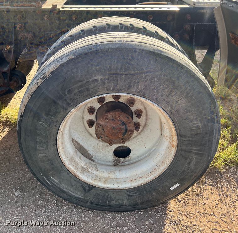 image for item DS3078 2007 International  9400i semi truck