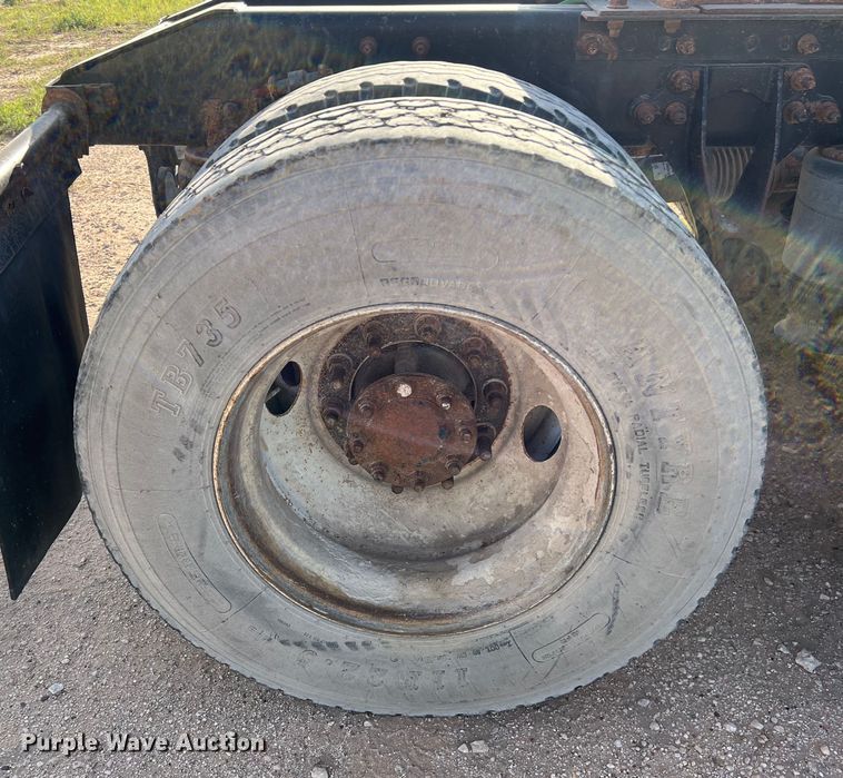 image for item DS3078 2007 International  9400i semi truck