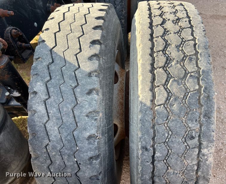 image for item DS3078 2007 International  9400i semi truck