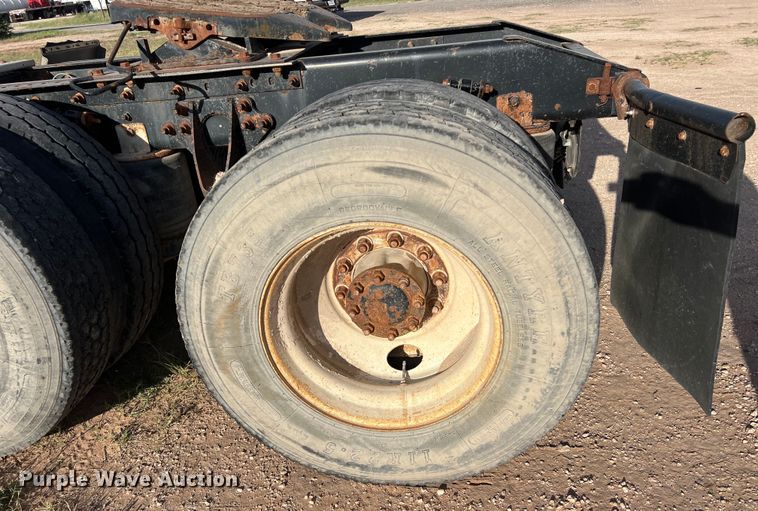 image for item DS3078 2007 International  9400i semi truck