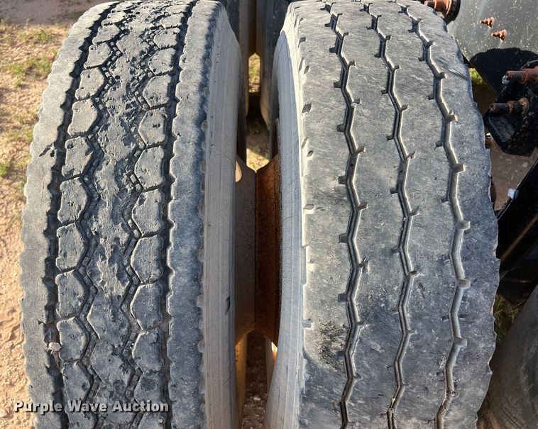 image for item DS3078 2007 International  9400i semi truck