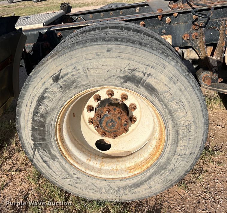 image for item DS3078 2007 International  9400i semi truck