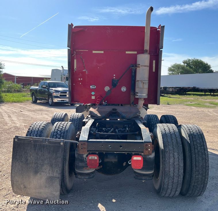 image for item DS3079 2006 International  9200i semi truck