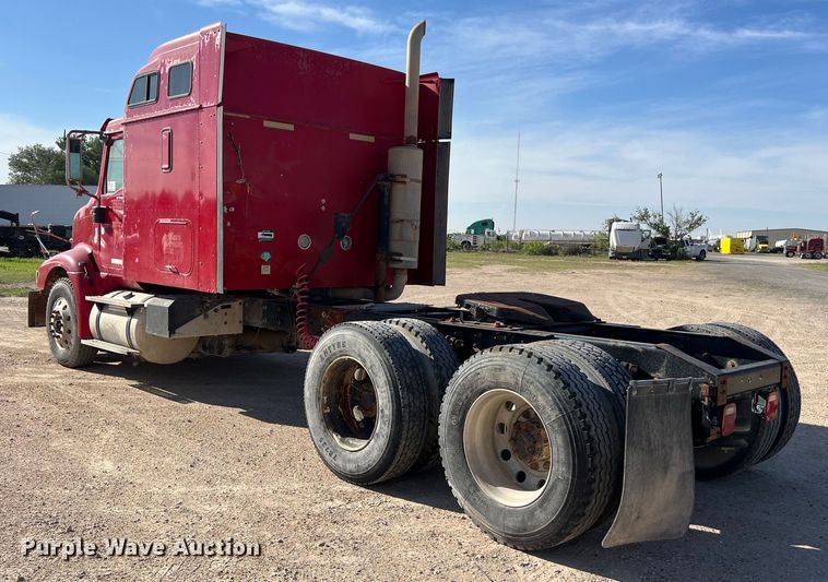 image for item DS3079 2006 International  9200i semi truck