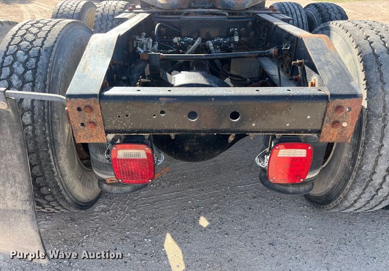 image for item DS3079 2006 International  9200i semi truck