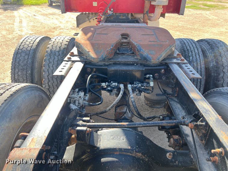 image for item DS3079 2006 International  9200i semi truck