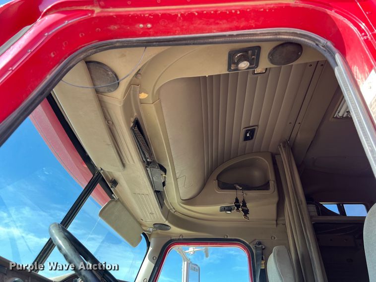 image for item DS3079 2006 International  9200i semi truck