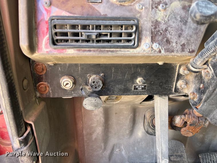 image for item DS3079 2006 International  9200i semi truck