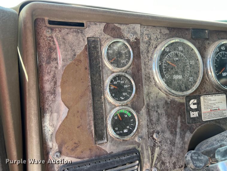 image for item DS3079 2006 International  9200i semi truck