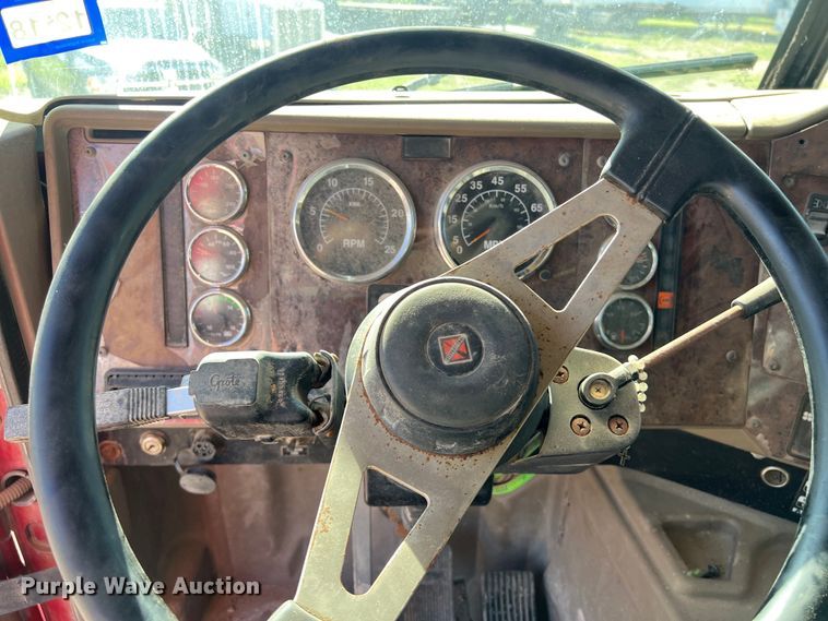 image for item DS3079 2006 International  9200i semi truck