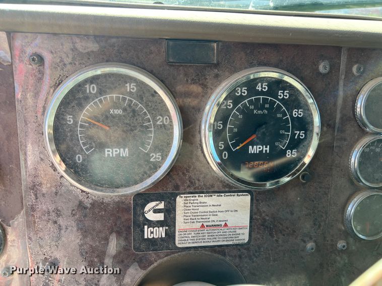 image for item DS3079 2006 International  9200i semi truck