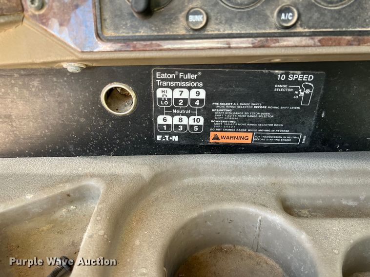 image for item DS3079 2006 International  9200i semi truck