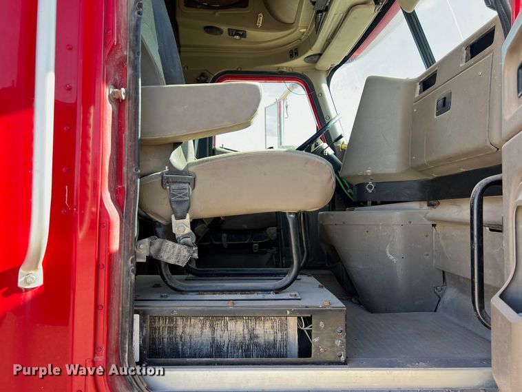 image for item DS3079 2006 International  9200i semi truck