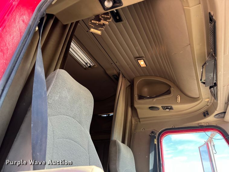 image for item DS3079 2006 International  9200i semi truck