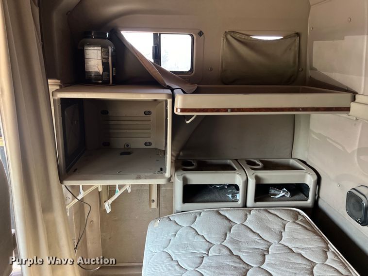 image for item DS3079 2006 International  9200i semi truck