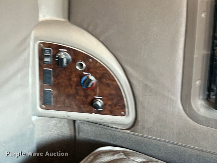 image for item DS3079 2006 International  9200i semi truck