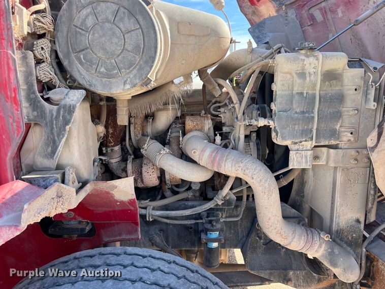 image for item DS3079 2006 International  9200i semi truck