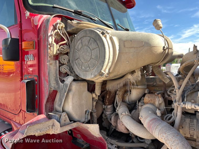 image for item DS3079 2006 International  9200i semi truck