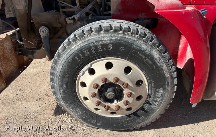 image for item DS3079 2006 International  9200i semi truck