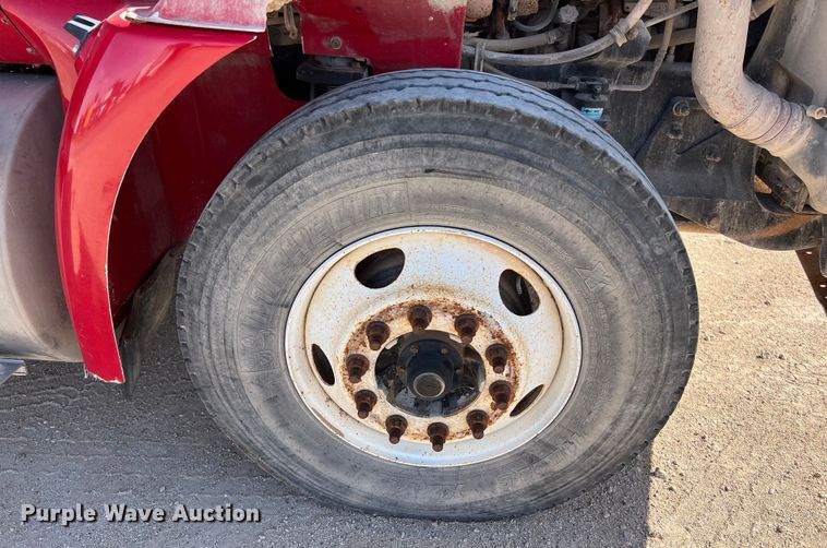 image for item DS3079 2006 International  9200i semi truck