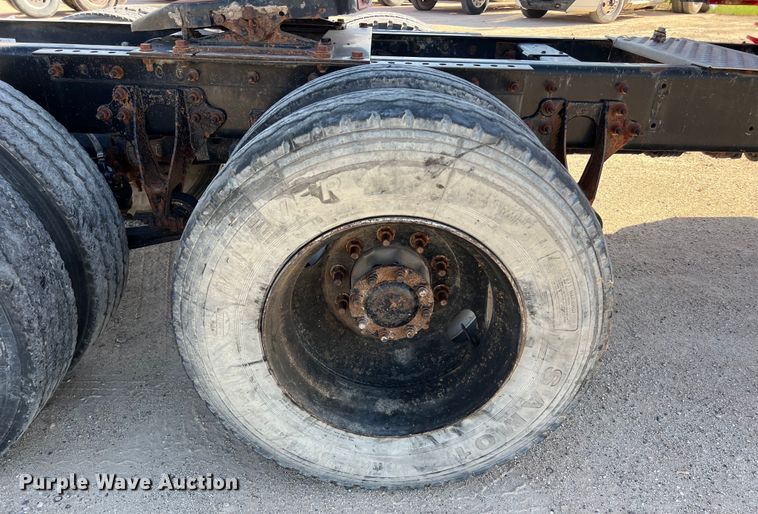 image for item DS3079 2006 International  9200i semi truck