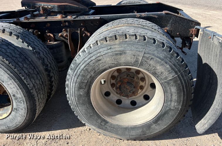 image for item DS3079 2006 International  9200i semi truck