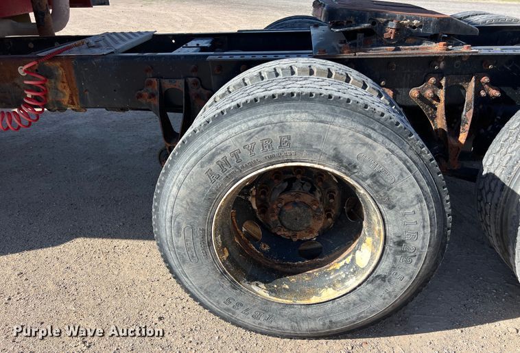 image for item DS3079 2006 International  9200i semi truck