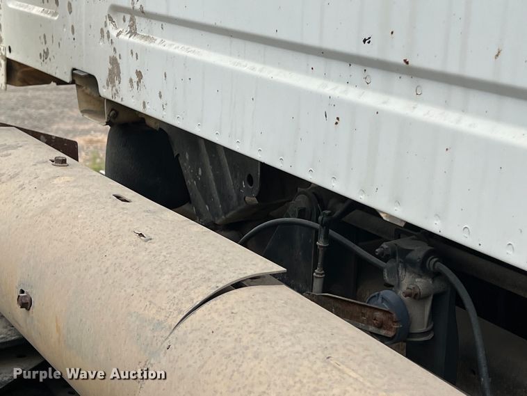 image for item DS3110 2008 Volvo VHD semi truck