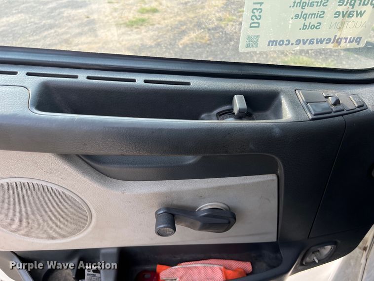 image for item DS3110 2008 Volvo VHD semi truck