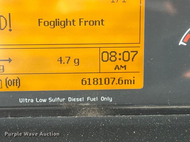 image for item DS3110 2008 Volvo VHD semi truck