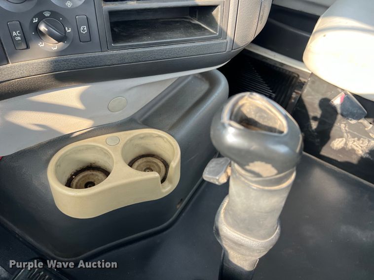 image for item DS3110 2008 Volvo VHD semi truck