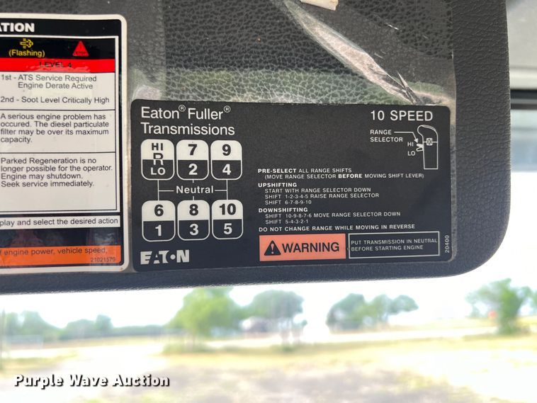 image for item DS3110 2008 Volvo VHD semi truck