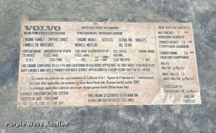 image for item DS3110 2008 Volvo VHD semi truck