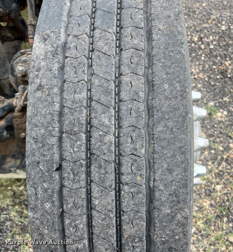 image for item DS3110 2008 Volvo VHD semi truck