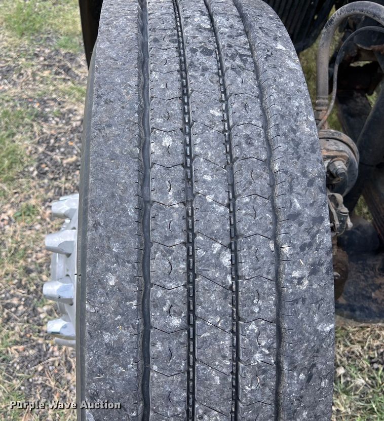 image for item DS3110 2008 Volvo VHD semi truck