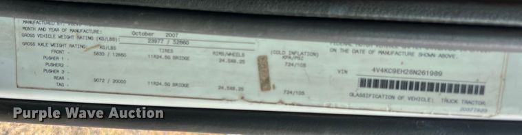 image for item DS3110 2008 Volvo VHD semi truck