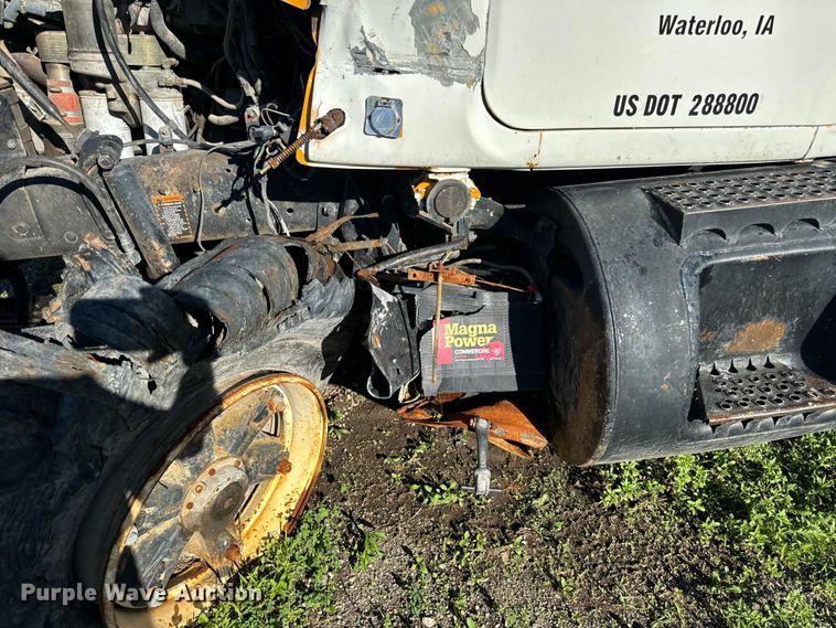 image for item DV5750 2000 Mack  RD688S truck cab and chassis