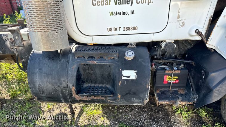 image for item DV5750 2000 Mack  RD688S truck cab and chassis