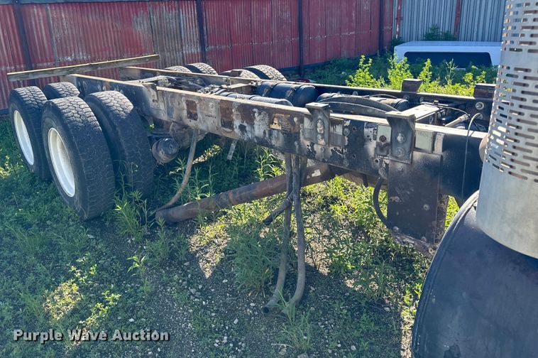 image for item DV5750 2000 Mack  RD688S truck cab and chassis