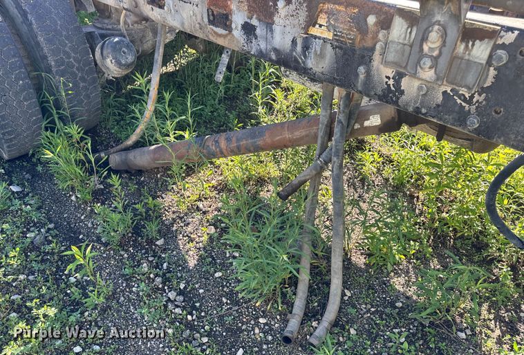 image for item DV5750 2000 Mack  RD688S truck cab and chassis