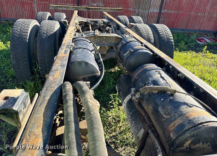 image for item DV5750 2000 Mack  RD688S truck cab and chassis