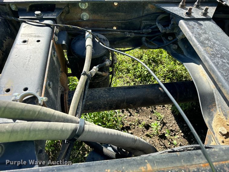 image for item DV5750 2000 Mack  RD688S truck cab and chassis