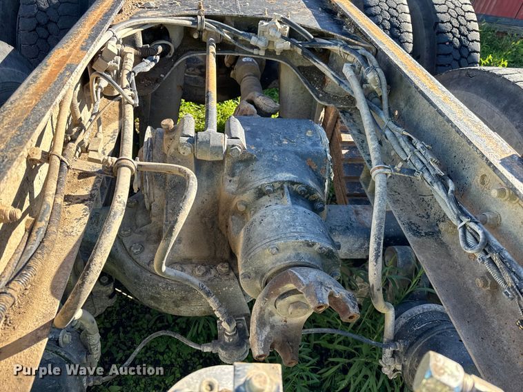 image for item DV5750 2000 Mack  RD688S truck cab and chassis